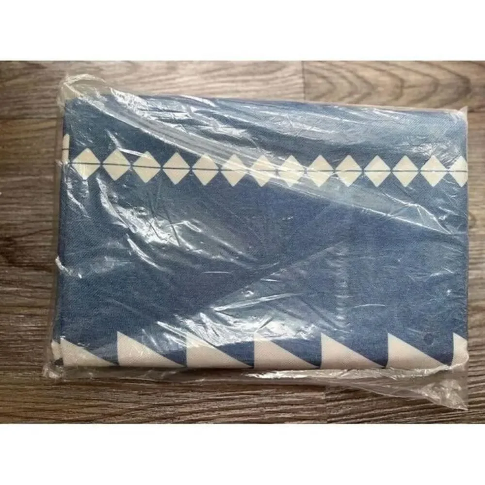 Young‎ Living branded picnic blanket